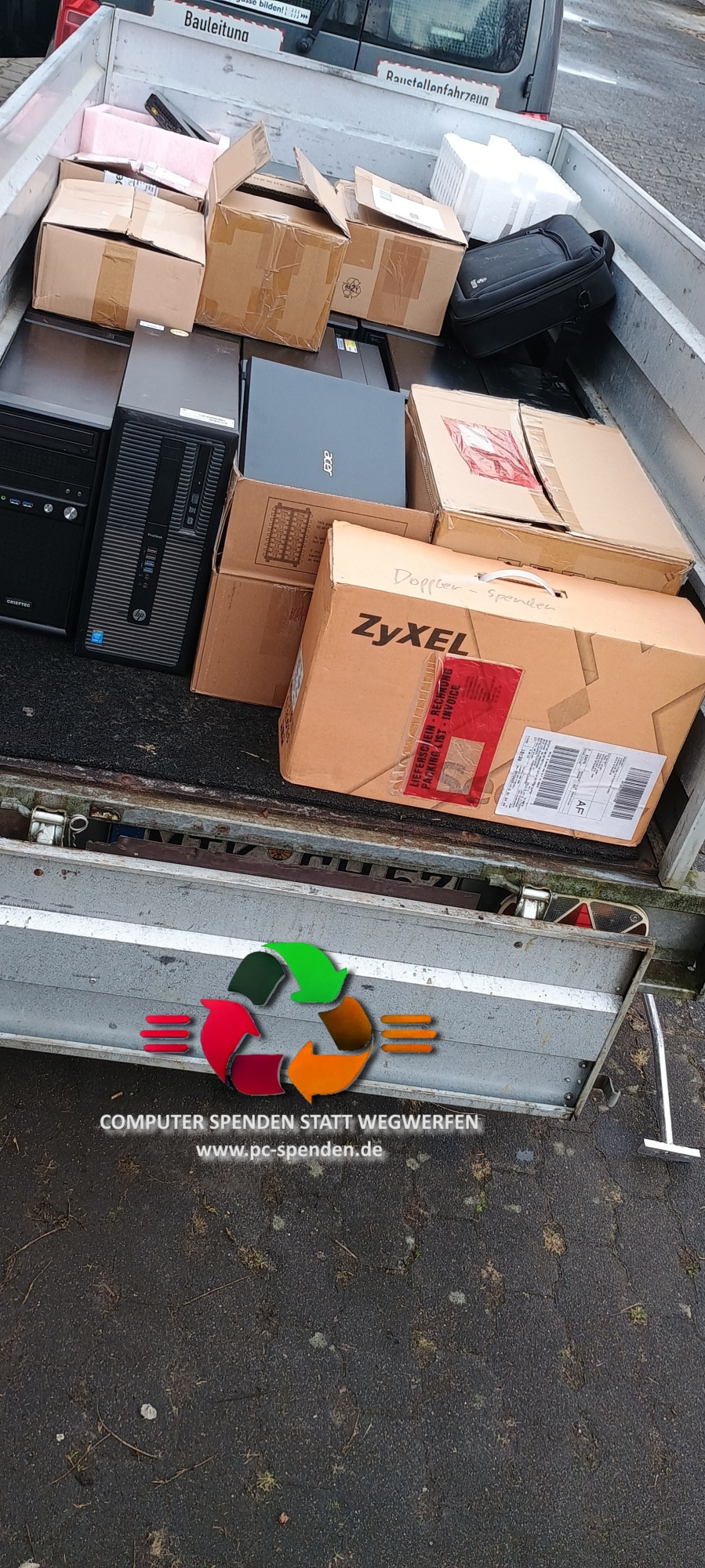 Riesiges Dankeschön an Treml & Sturm – 30 Computer, 15 Laptops, ~100 Festplatten