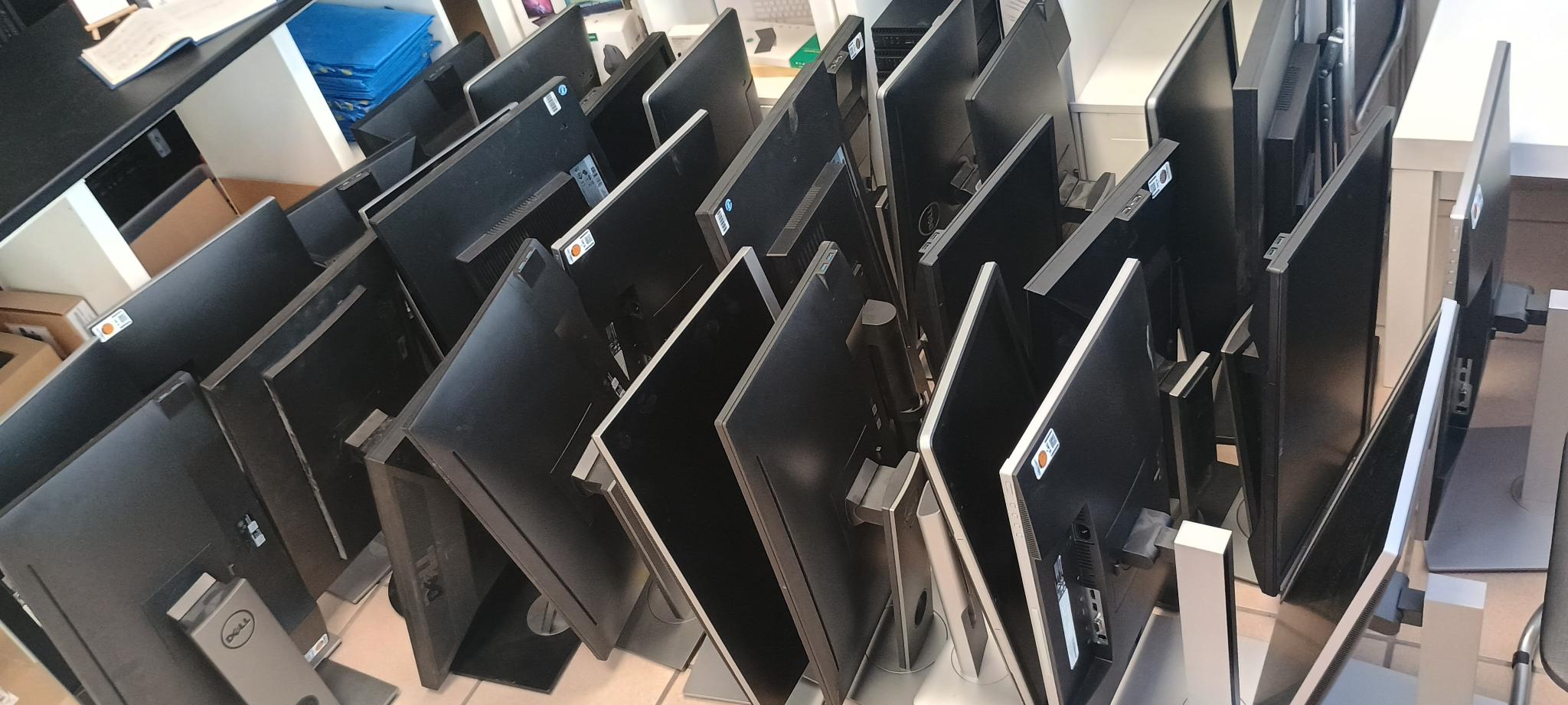 Stadtwerke Dreieich spenden 30 Monitore
